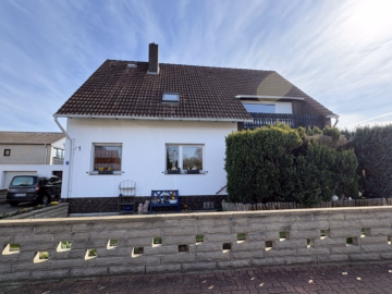 Uetze/ Hänigsen: Teilsaniertes Einfamilenhaus mit 8 Zimmern, 31311 Uetze, Einfamilienhaus