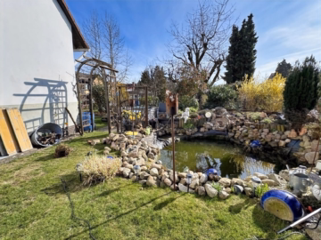 Garten - Uetze/ Hänigsen: Teilsaniertes Einfamilenhaus mit 8 Zimmern