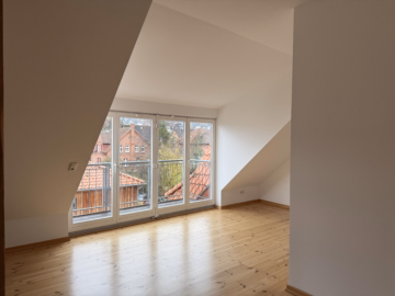 Wohn-und Essbereich - Charmante Altbauwohnung in Bahnhofsnähe