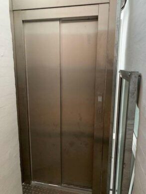 Aufzug in die Wohnung - Wohntraum Jugendstil – im Zooviertel/Hannover