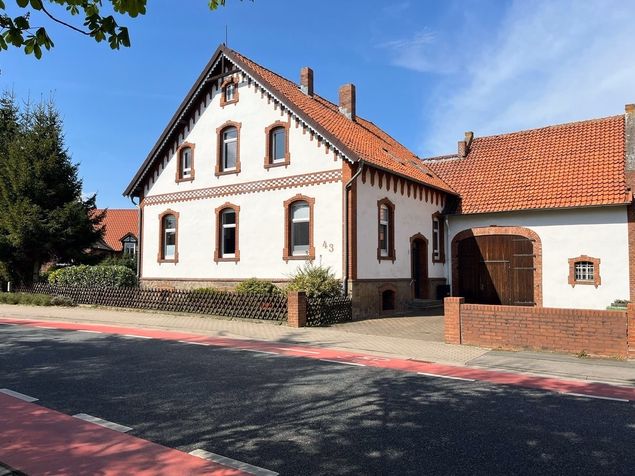 Erstbezug nach Sanierung: Charmante Altbauwohnung mit Garten, 30890 Barsinghausen, Dachgeschosswohnung