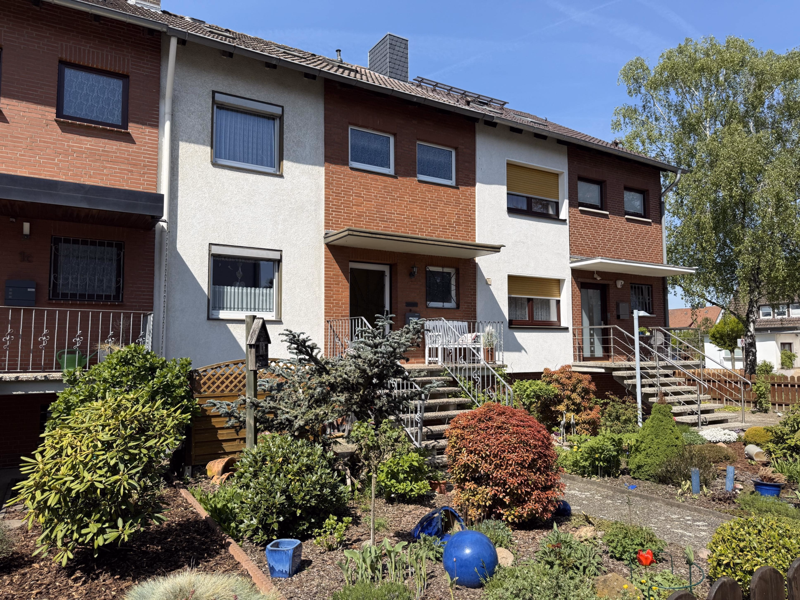 Reihenmittelhaus mit Vollkeller und Garage in zentraler Wohnlage in Lohnde mit tollem Garten, 30926 Seelze, Reihenmittelhaus