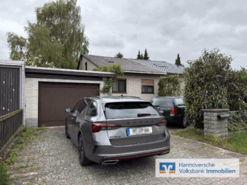 Engensen: Rustikale Doppelhaushälfte in Ortsrandlage, 30938 Burgwedel, Doppelhaushälfte
