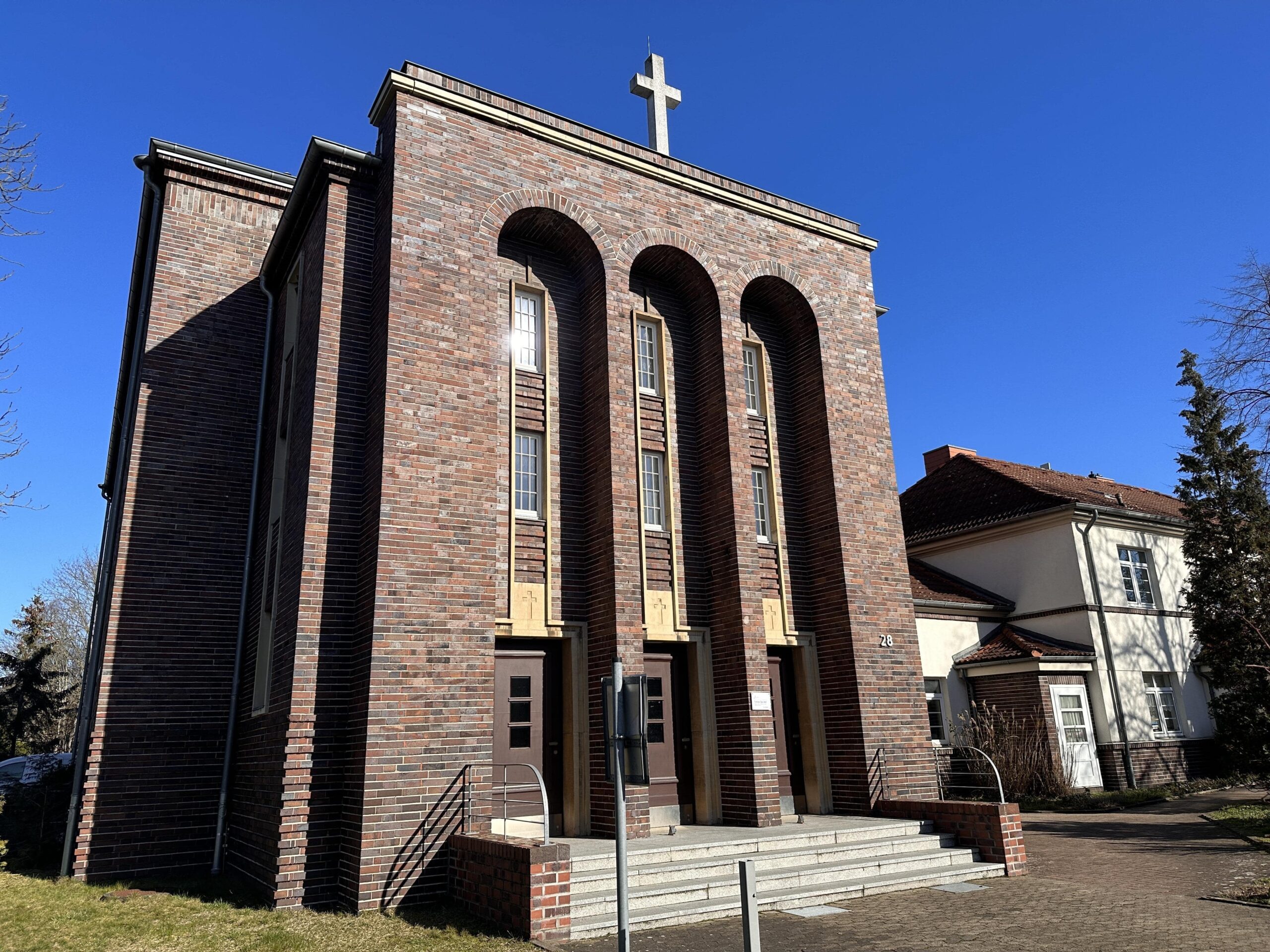 Burgdorf Innenstadt: Kirchliches Gemeindehaus mit Nebengebäuden 10 Burgdorf Innenstadt: Kirchliches Gemeindehaus mit Nebengebäuden, 31303 Burgdorf, Sonstige