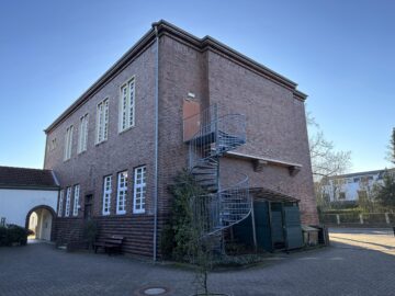 Burgdorf Innenstadt: Kirchliches Gemeindehaus mit Nebengebäuden - Außenansicht (Gebäude 1)