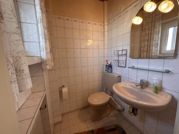 Gäste-WC - Reihenmittelhaus mit Vollkeller und Garage in Rodenberg
