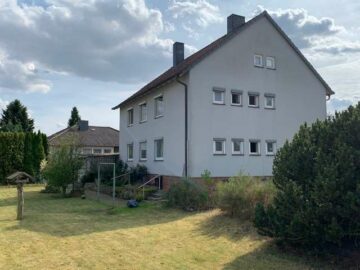 Solides Zweifamilienhaus mit Vollkeller und Doppelgarage in ruhiger Wohnlage von Seelze OT Lohnde - Außenansicht