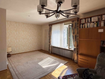 Wohnzimmer - Celle-Altenhagen: Sanierungsbedürftiges EFH mit großem Grundstück in beliebter Wohnlage