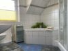 Hi-Itzum: 6-Zimmer-Reihenendhaus - Bad mit Eckwanne und Dusche