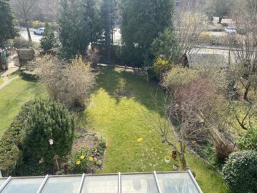 Hi-Itzum: 6-Zimmer-Reihenendhaus - Blick in den Garten