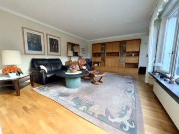 Wohnzimmer - Sehr gepflegter Gartenhofbungalow mit Einliegerwohnung im Dachgeschoss in Garbsen – Auf der Horst