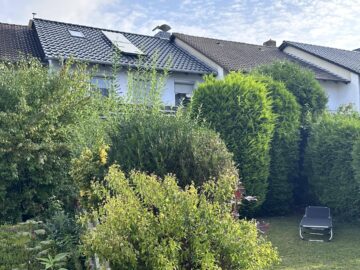 Hausansicht Garten - Teilsaniertes Reihenmittelhaus mit Vollkeller in familienfreundlicher Lage