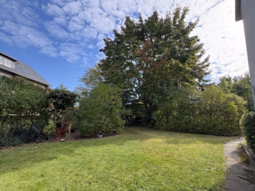 Garten - Burgdorf: Renovierungsbedürftige Dachgeschosswohnung in ruhiger Lage