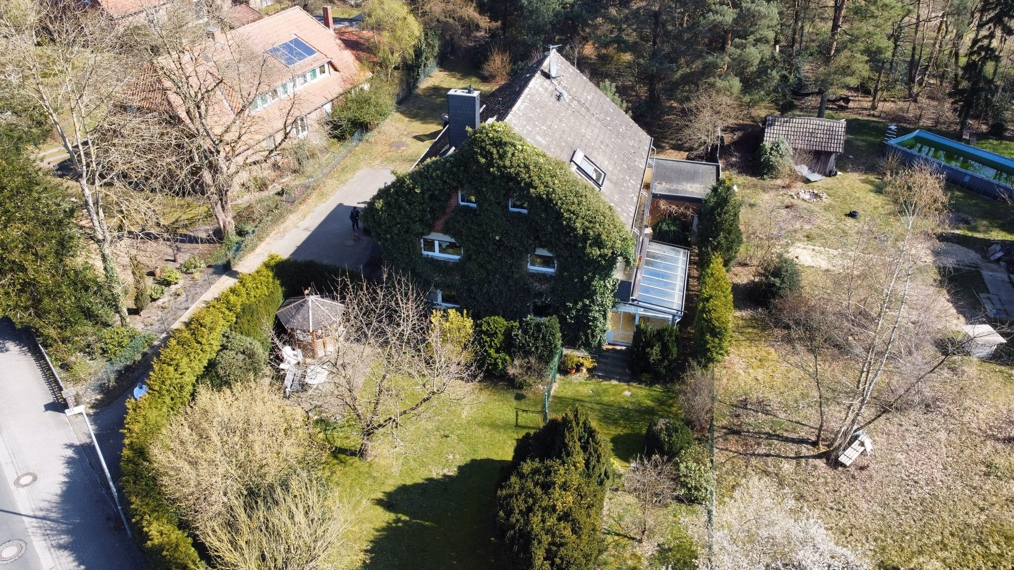 Großzügiges Mehrfamilienhaus mit drei Wohneinheiten in Schneeren, 31535 Neustadt, Mehrfamilienhaus