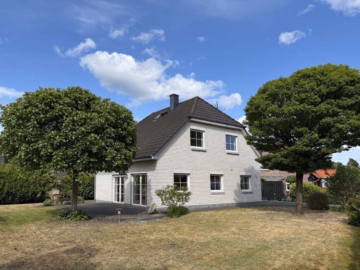 Gepflegtes Einfamilienhaus mit Terrasse, Garten und Garage, 29229 Celle, Einfamilienhaus