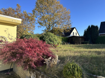 Gartenwiese - Burgdorf: Charmantes Häuschen in zentraler Lage mit Garten und Garage