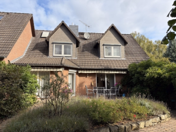 Ansicht Rückseite - Burgdorf: Sehr gepflegte Doppelhaushälfte in ruhiger Wohnlage