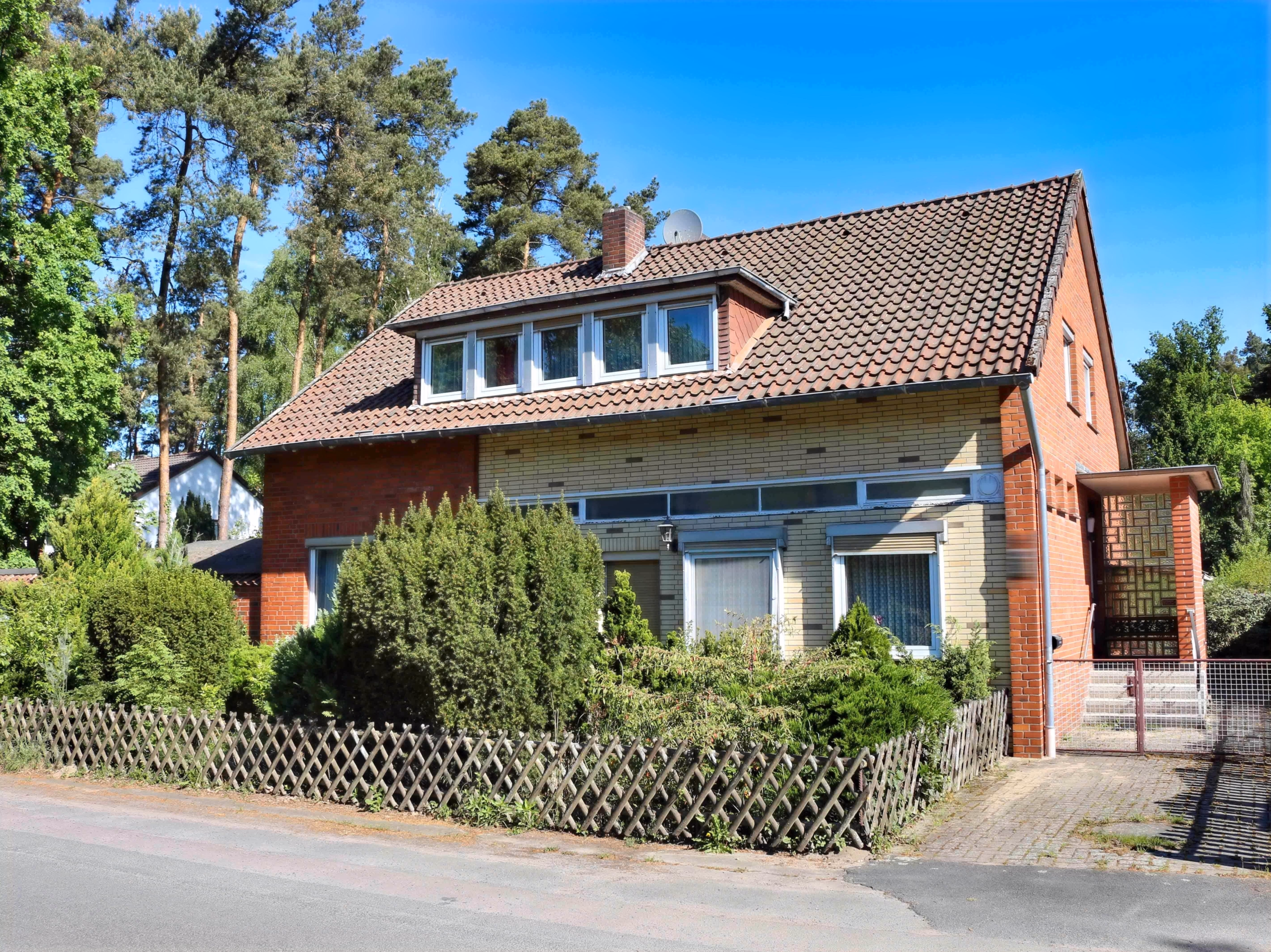 Viel Platz zum Wohnen in Esperke, 31535 Neustadt, Zweifamilienhaus