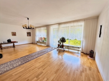Wohnzimmer - Großzügiges Reihenendhaus mit Garage am Ende einer Sackgasse in guter Wohnlage in Seelze – Harenberg