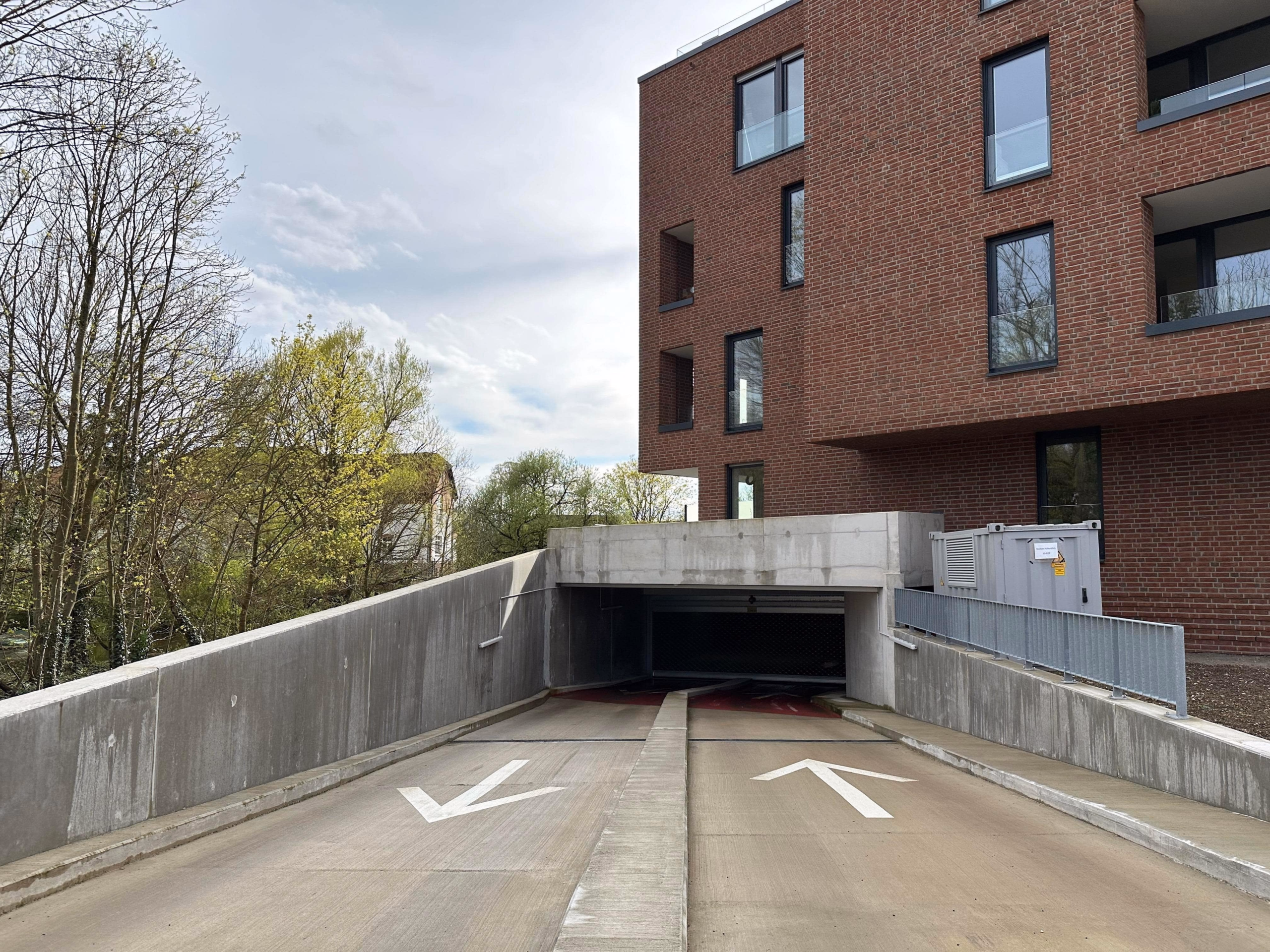 Allerinsel: Barrierefreier Tiefgaragenstellplatz in Übergröße, 29223 Celle, Tiefgaragenstellplatz