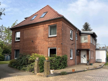Charmantes Zweifamilienhaus mit traumhaftem Grundstück, 29225 Celle, Zweifamilienhaus