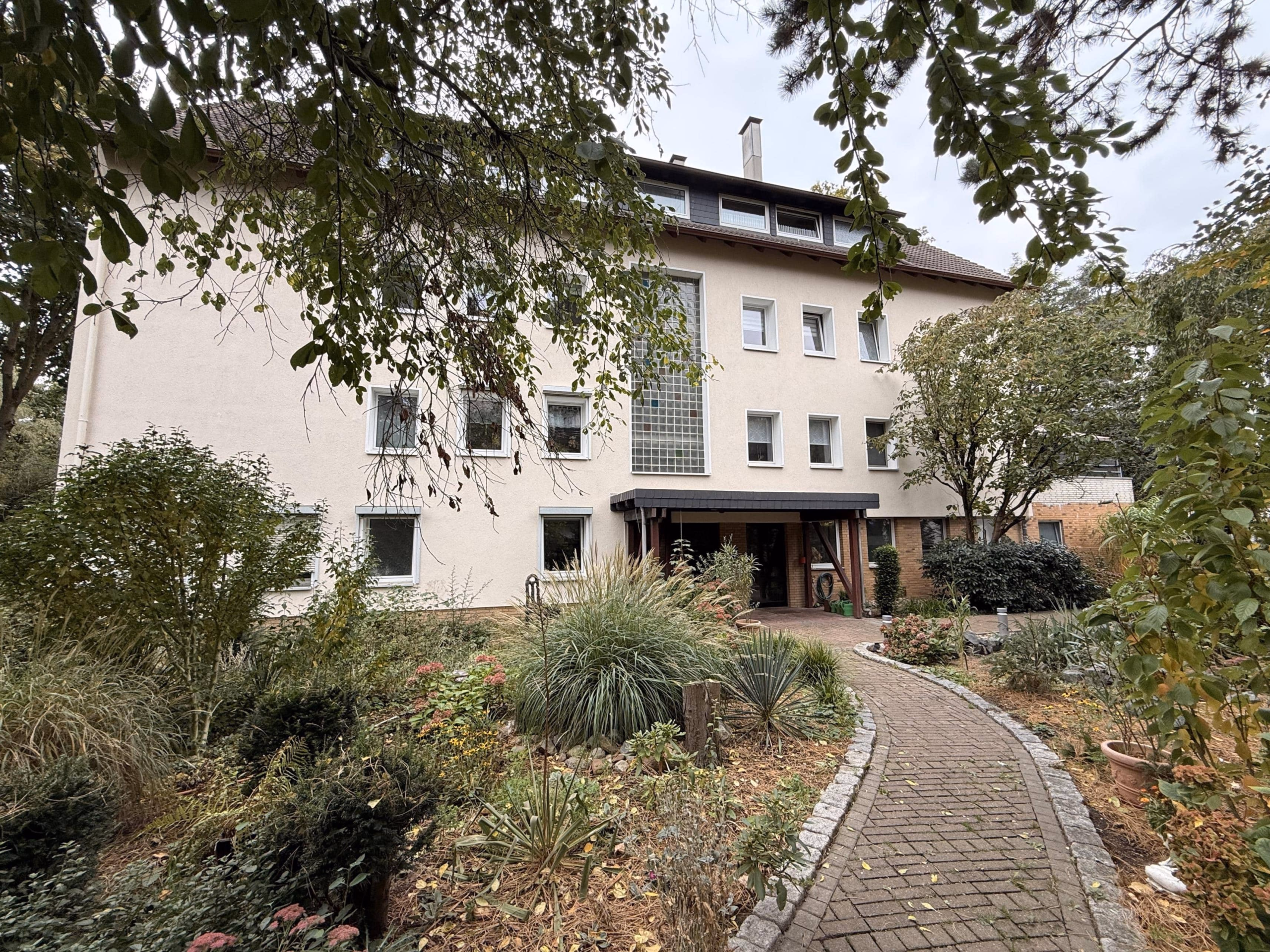 Schicke Dachgeschosswohnung in offener Bauweise mit 2 Zimmern und offener Küche in Hannover-Ahlem, 30453 Hannover, Dachgeschosswohnung