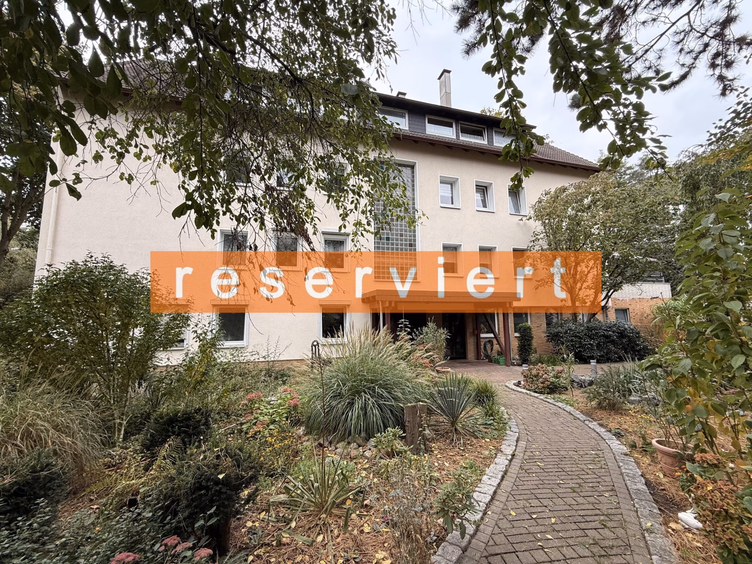 Schicke Dachgeschosswohnung in offener Bauweise mit 2 Zimmern und offener Küche in Hannover-Ahlem, 30453 Hannover, Dachgeschosswohnung