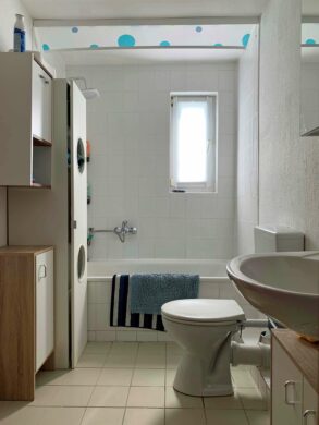 Wohneinheit links oben - Uetze – Vermietetes 5-Familienhaus als solide Kapitalanlage mit top Rendite!