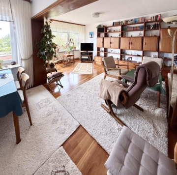 Wohnzimmerausschnitt - Gut geschnittene 3- bis 4-Zi.-Eigentumswohnung im 3. OG im Wohnpark in Hannover-Ahlem