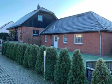 Einfamilienhaus mit separatem und barrierefreiem Anliegerhaus in guter Wohnlage von Garbsen-Havelse - Außenansicht beider Häuser