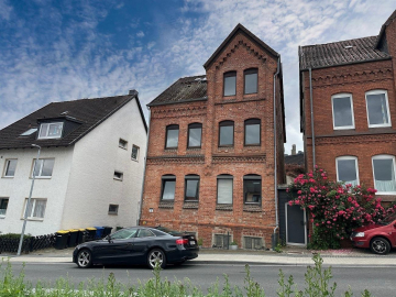 Hausansicht - Sanierungbedürftige Doppelhaushälfte in Hildesheim-Moritzberg