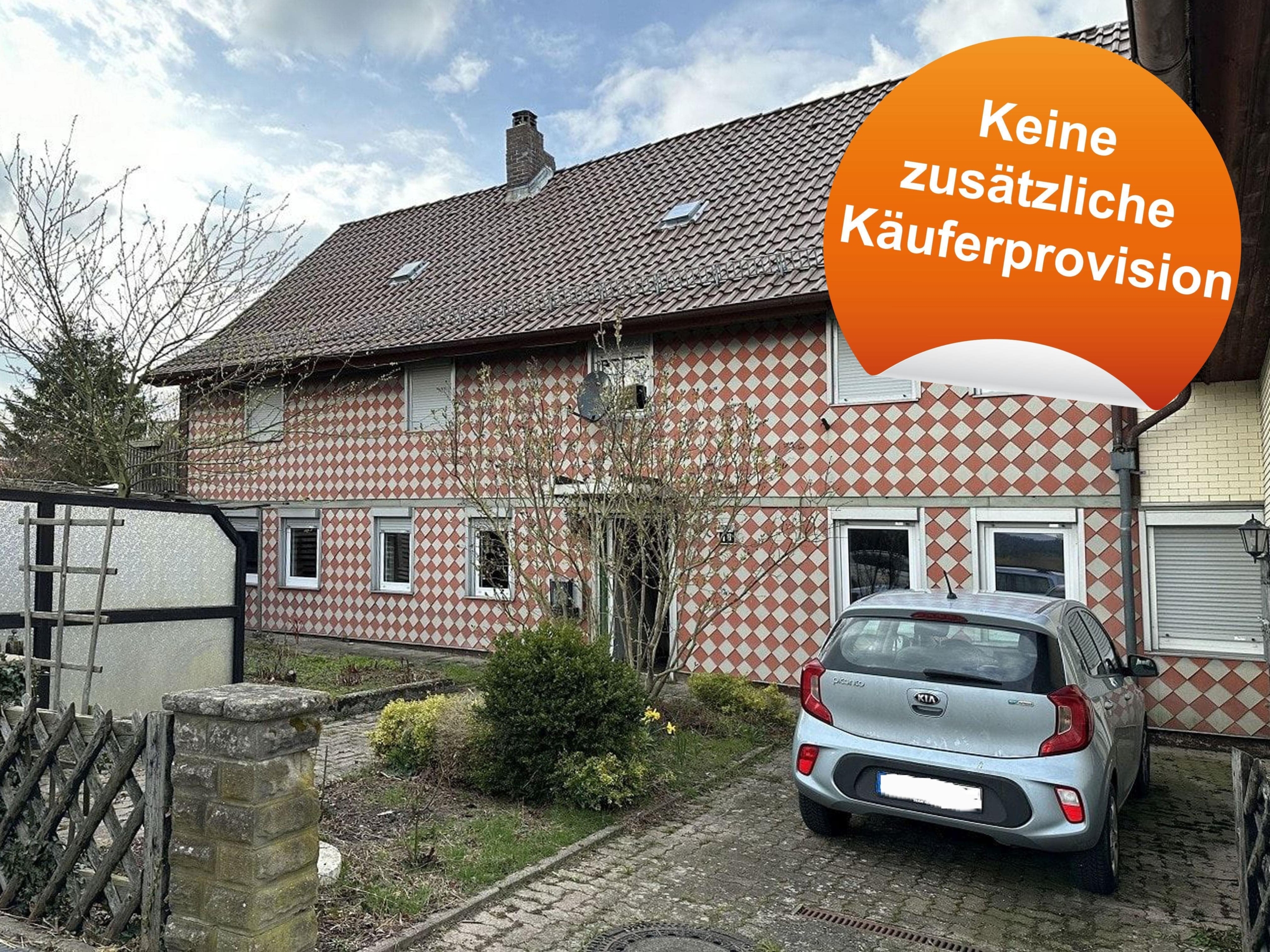 Sibbesse-Adenstedt: Doppelhaushälfte mit Garage und Teilkeller, ohne Käuferprovision, 31079 Sibbesse, Einfamilienhaus