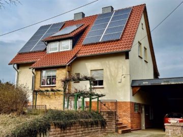 Einfamilienhaus mit 7 Zimmern, 2 Bädern, Vollkeller und PV-Anlage, 30890 Barsinghausen, Einfamilienhaus