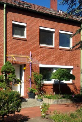 Außenansicht - Teilmodernisiertes Reihenhaus in Groß-Buchholz