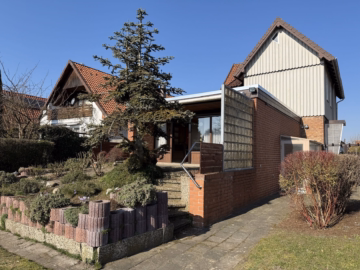 Terrasse - Celle: Charmantes Zweifamilienhaus mit großem Grundstück