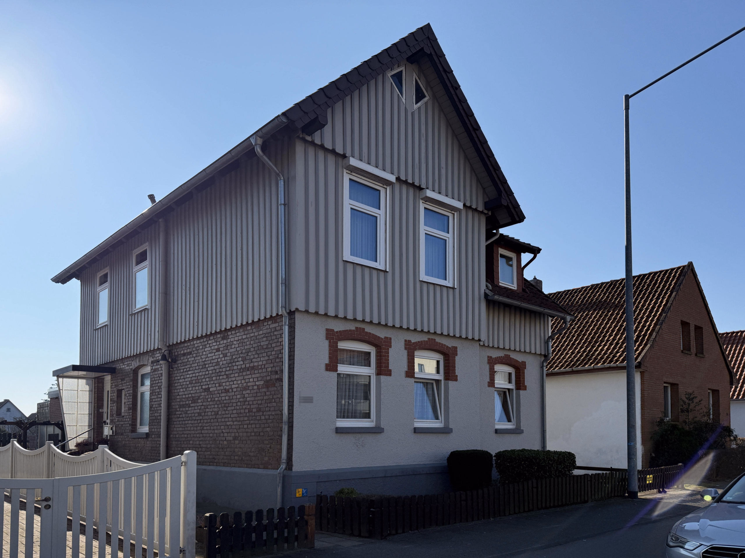 Celle: Charmantes Zweifamilienhaus mit großem Grundstück, 29223 Celle, Zweifamilienhaus