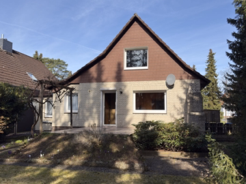 Burgdorf/ Ehlershausen: Charmante Doppelhaushälfte mit Potenzial, 31303 Burgdorf, Doppelhaushälfte