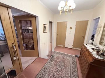 Flur - 3-Zimmer-Eigentumswohnung im 1. OG mit Balkon in zentraler Lage und Bahnhofsnähe von Seelze