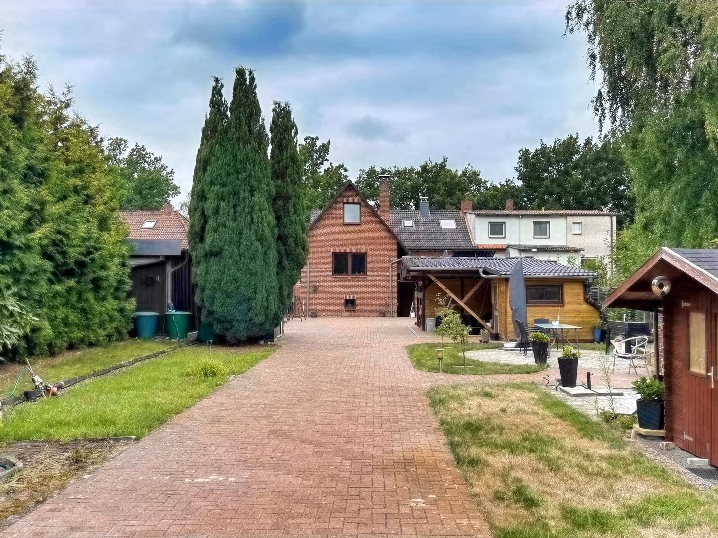 Doppelhaushälfte mit großem Grundstück und viel Potenzial in Hambühren, 29313 Hambühren, Doppelhaushälfte