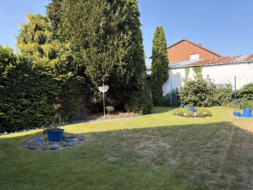 Garten - Uetze/ Hänigsen: Sanierungsbedürftiges Einfamilienhaus in schöner Lage