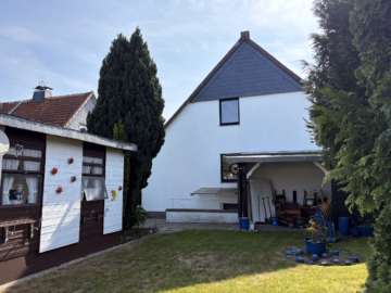 Gartenansicht - Uetze/ Hänigsen: Sanierungsbedürftiges Einfamilienhaus in schöner Lage