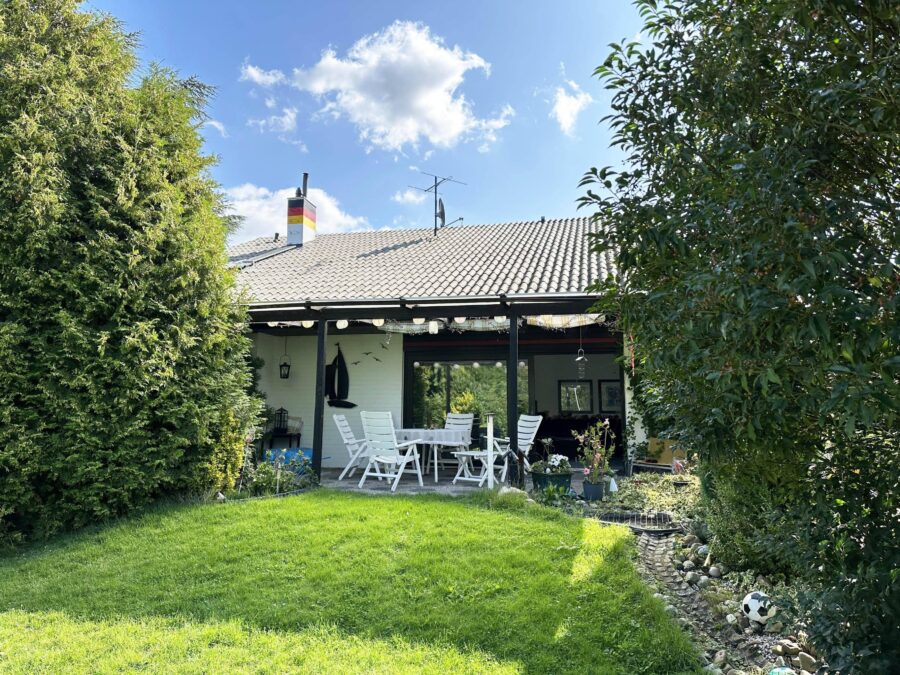 Bild - Freistehendes Einfamilienhaus auf traumhaftem Grundstück