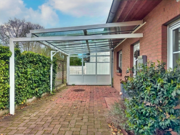 Carport - Exklusives, modernes Reihenendhaus in Empelde