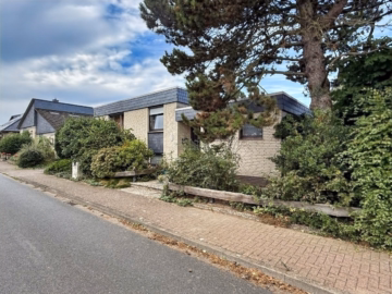 Ansicht von der Straße - Splitlevel Bungalow in ruhiger Lage