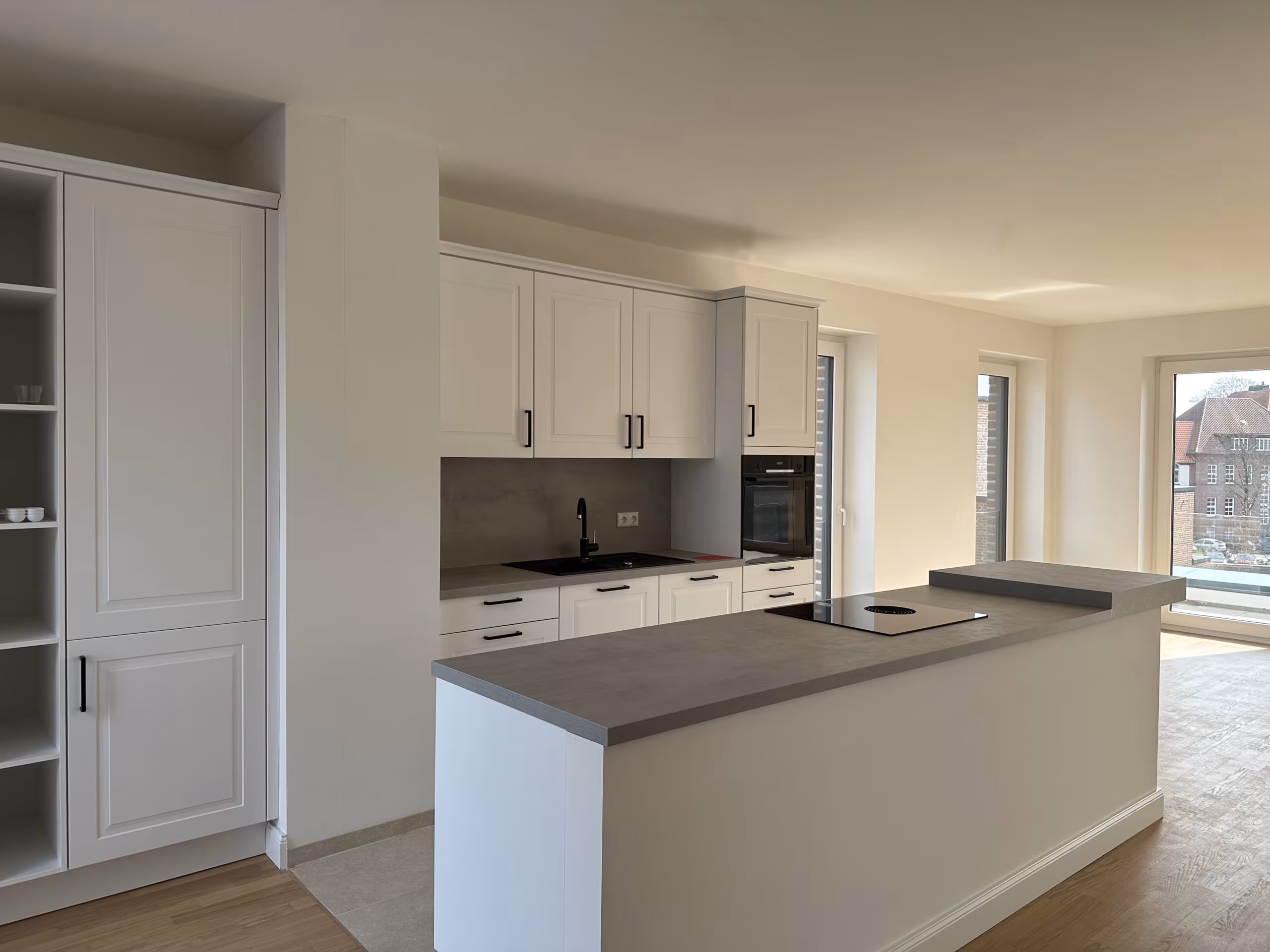 Allerinsel: Moderne 2,5-Zimmer-Wohnung mit Einbauküche und zwei Loggien, 29223 Celle, Etagenwohnung