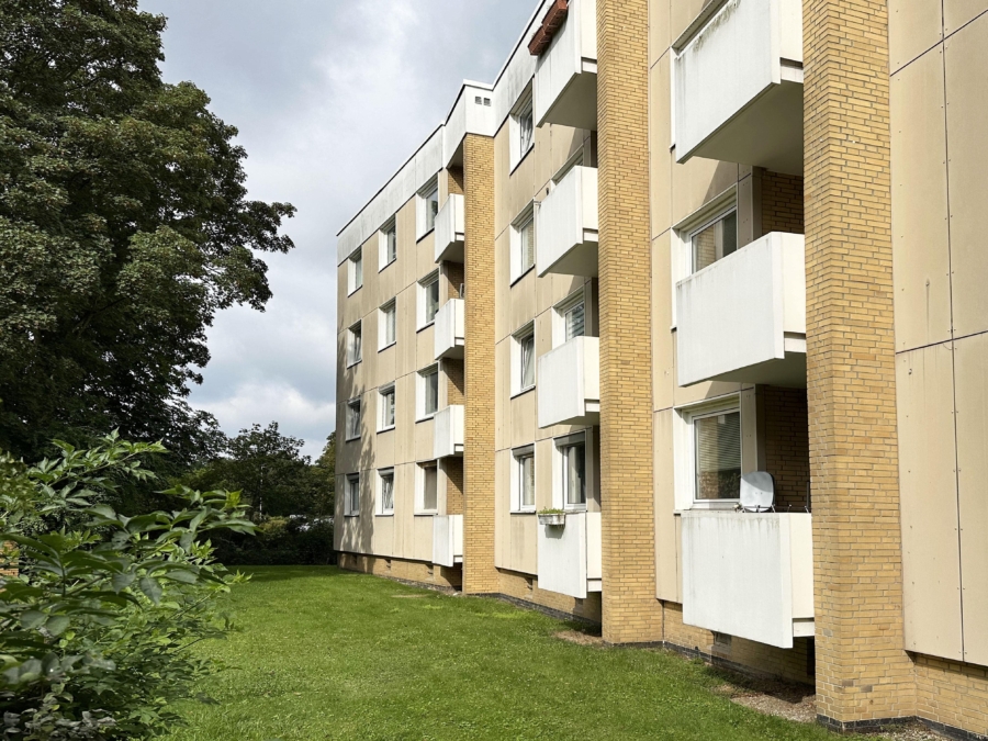 Rückansicht - Hannover: Geräumige 2-Zimmer-Erdgeschosswohnung mit Loggia