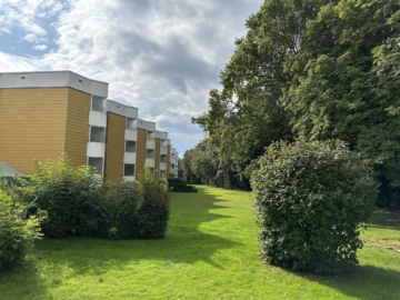 Ausblick vom Balkon - Hannover: Geräumige 2-Zimmer-Erdgeschosswohnung mit Loggia