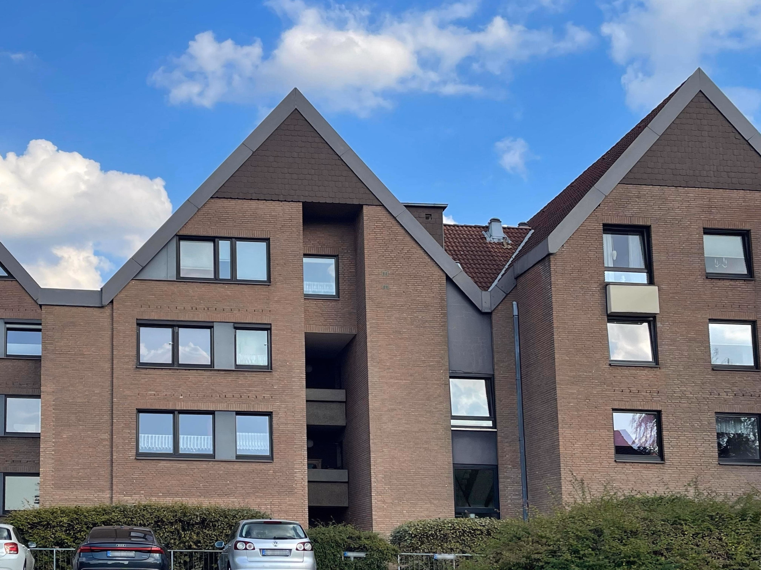 Großzügige Eigentumswohnung mit 2 Bädern, Loggia, Aufzug und Tiefgaragenstellplatz, 30890 Barsinghausen, Etagenwohnung