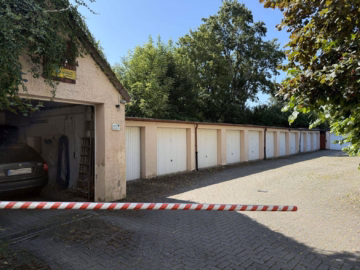 Sarstedt: Ca. 1.321 m² Hoffläche mit 15 Garagen und zwei Gärten, 31157 Sarstedt, Stellplatz
