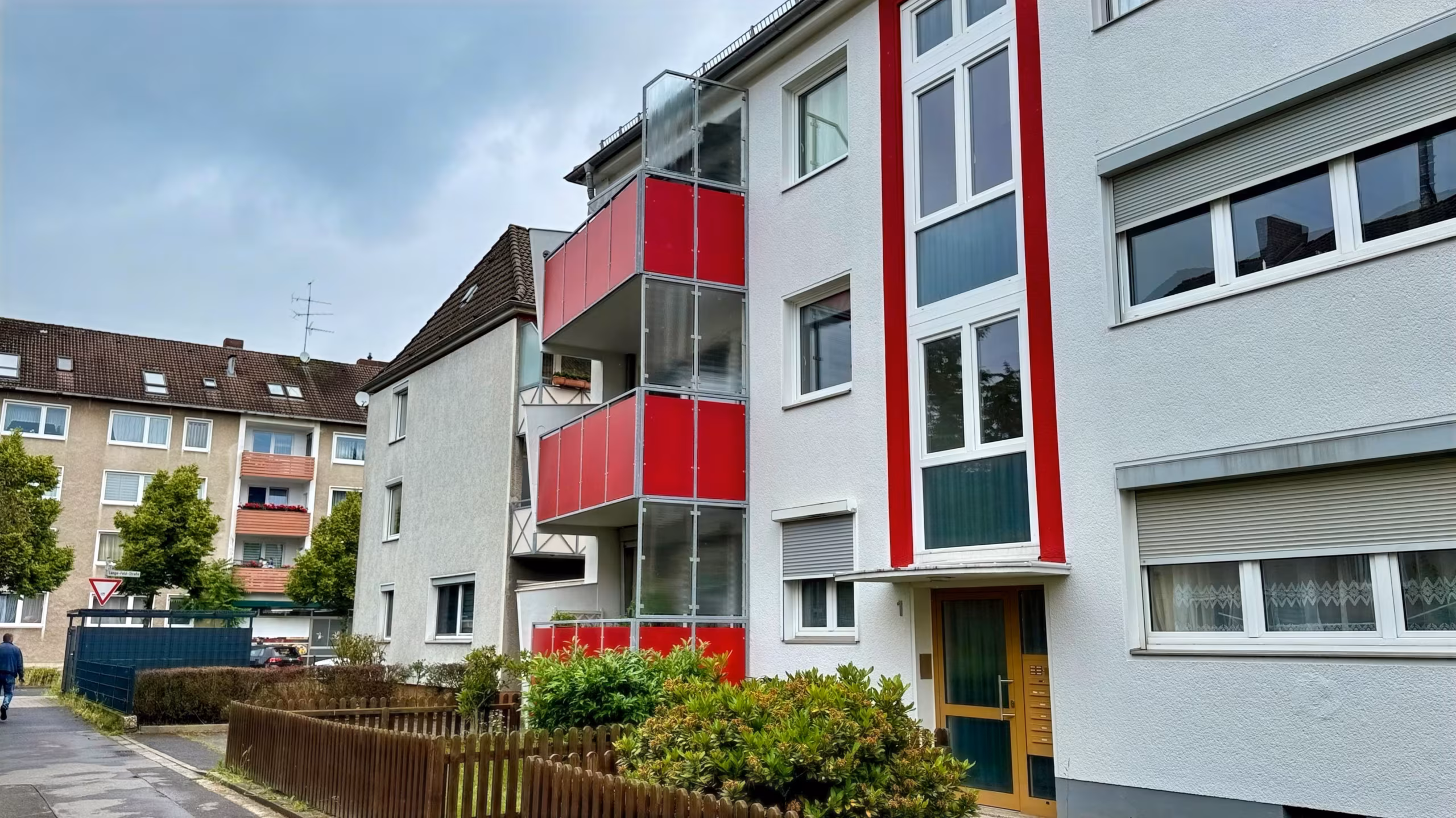 Grundlegend sanierte u. vermietete 3-Zi.-ETW im 1. OG mit Balkon direkt im Herzen von Letter 2 Grundlegend sanierte u. vermietete 3-Zi.-ETW im 1. OG mit Balkon direkt im Herzen von Letter, 30926 Seelze, Etagenwohnung